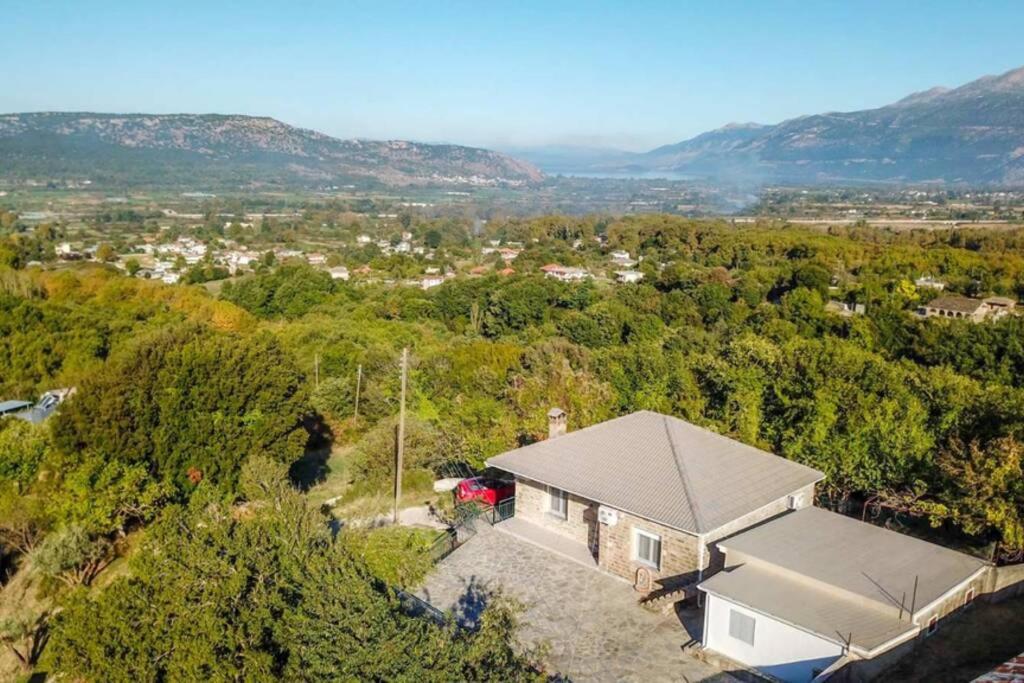 Breathtaking Lake View Cottage With A Fireplace Next To Ioannina City! מראה חיצוני תמונה