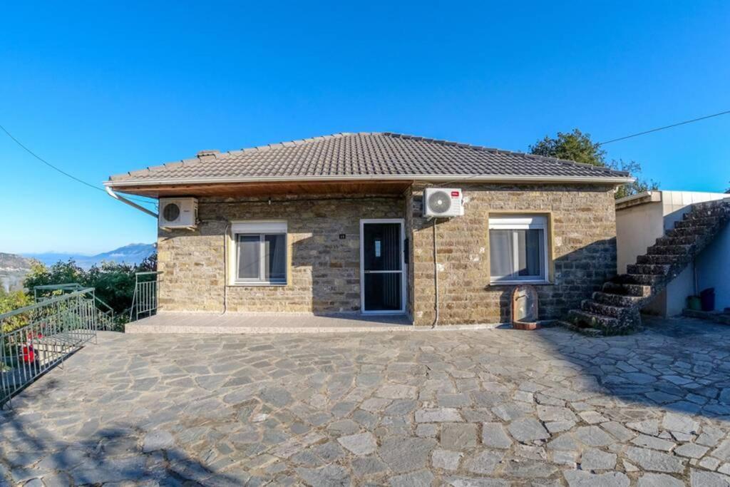 Breathtaking Lake View Cottage With A Fireplace Next To Ioannina City! מראה חיצוני תמונה