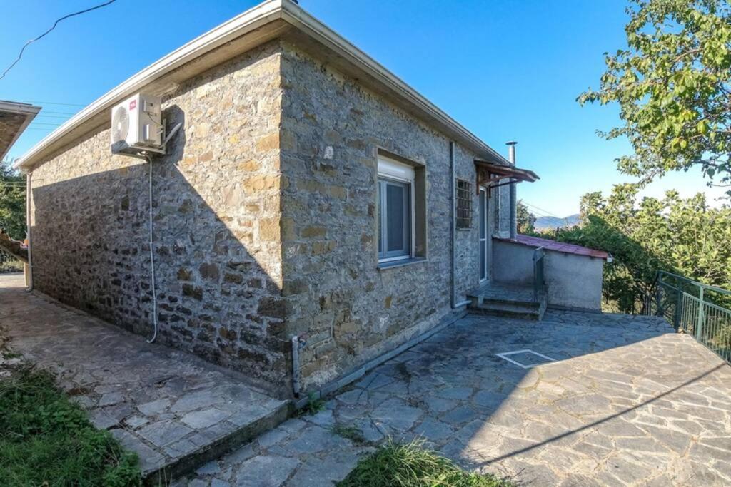 Breathtaking Lake View Cottage With A Fireplace Next To Ioannina City! מראה חיצוני תמונה